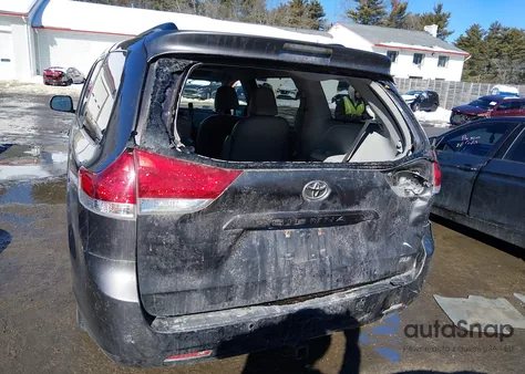 2012 Toyota Sienna Xle V6 8 Passenger z USA, uszkodzony, nr VIN 5TDYK3DC9CS266718